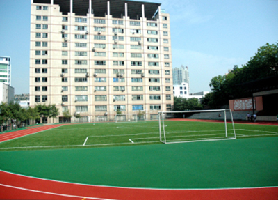 學校運動場.jpg