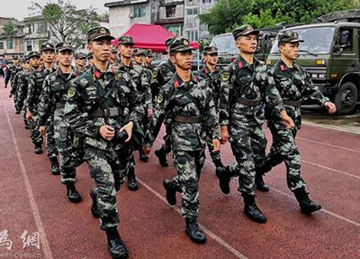 宜賓商職校學生軍訓圖片